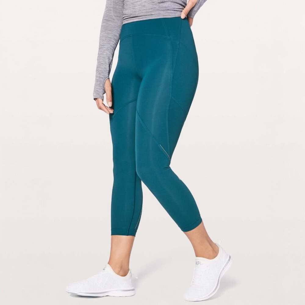 LULULEMON LEAD THE PACK CROPS 23" IN NILE BLUE SIZE 8